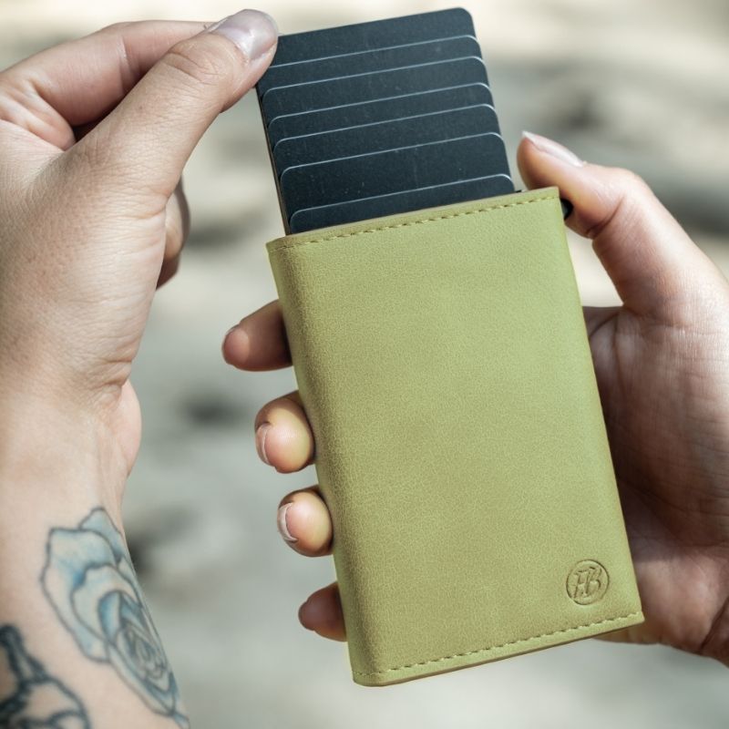 Smart Wallet 3.0 — portafoglio sottile con blocco RFID