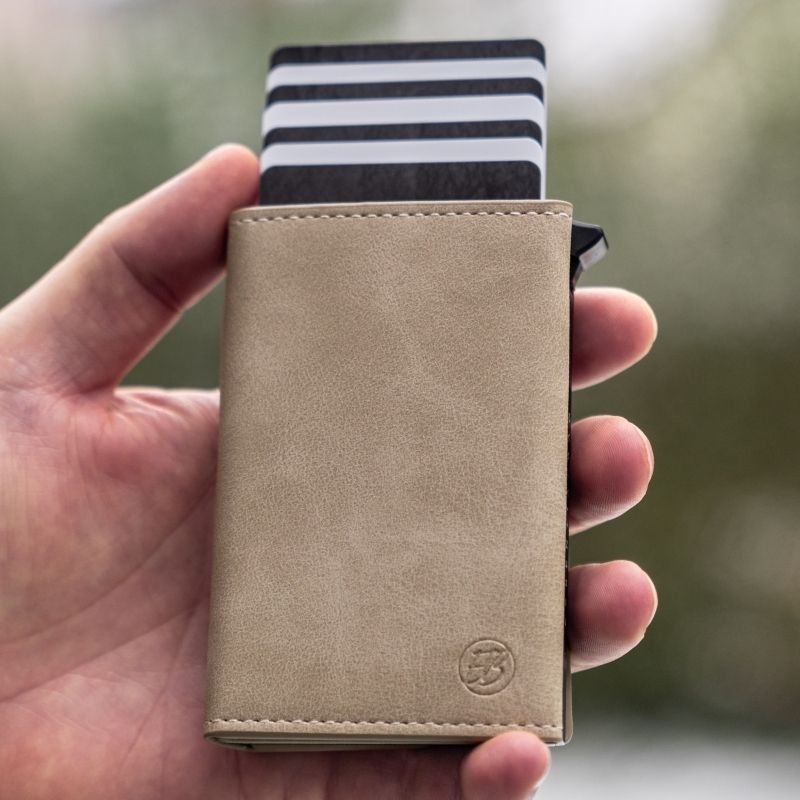 Smart Wallet 3.0 — portafoglio sottile con blocco RFID