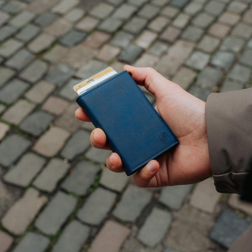 Smart Wallet 3.0 — portafoglio sottile con blocco RFID