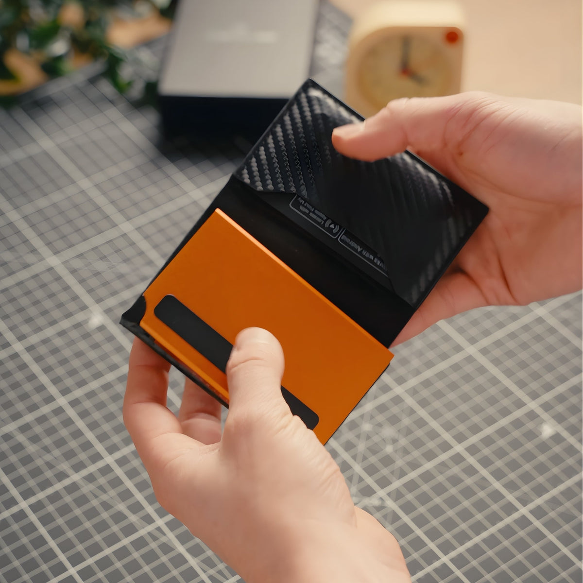 Smart Wallet 3.0 — portafoglio sottile con blocco RFID